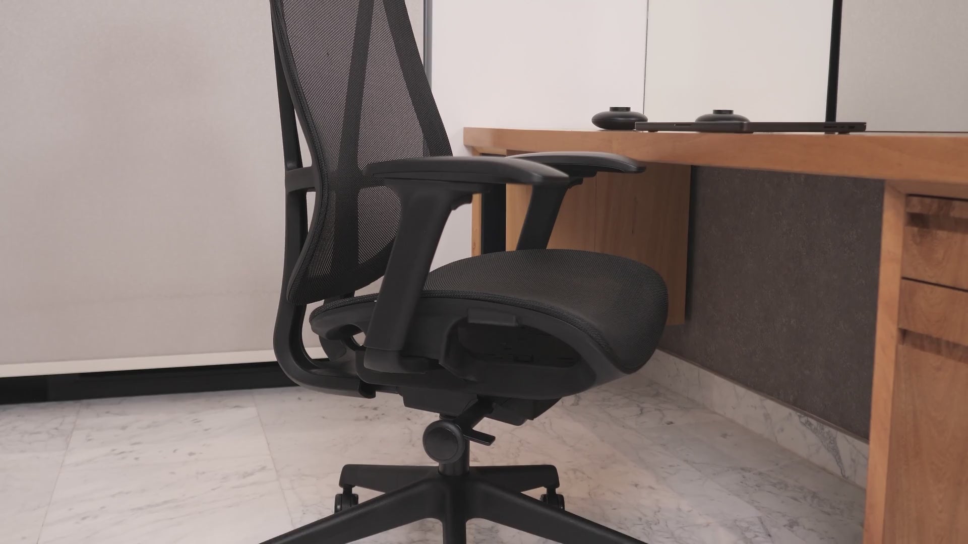 Silla GLOVE con cabecera en sala de juntas